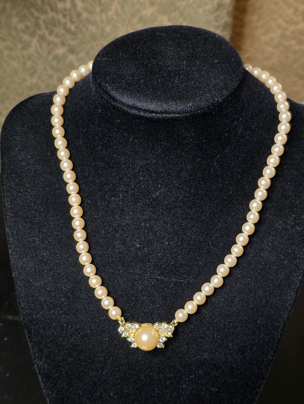 Vintage Richelieu Pearl Necklace Gold & Crystal Accent center detail 16"